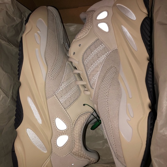 Yeezy 700 Boost Analog size 11 mens. - Picture 3 of 3